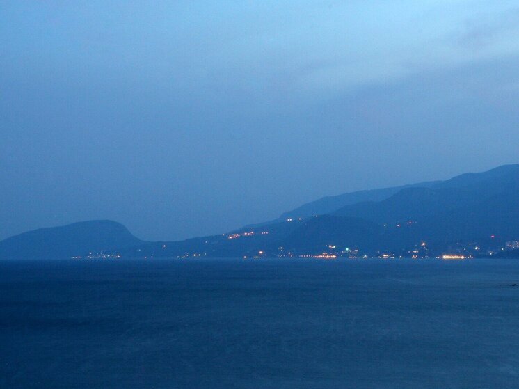 Студент российского вуза умер во время практики на пляже в Алуште