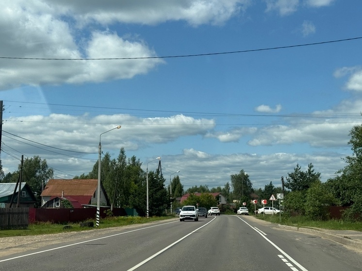 Жители Тверской области заметили, что уличное освещение под Тверью горит днем