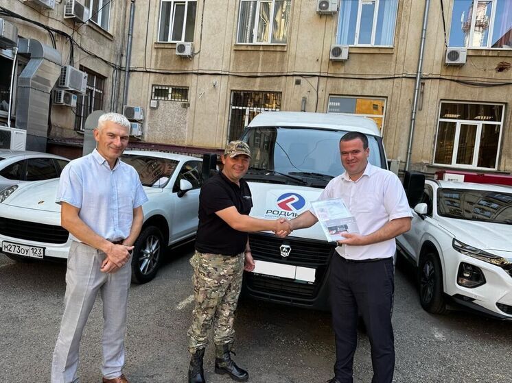 ЮГ- Инвестбанк (ПАО) передал автомобиль Благотворительному фонду «Родина» для поддержки участников СВО