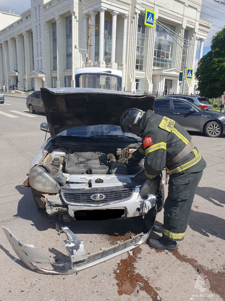 В Орле на улице Октябрьской столкнулись два авто