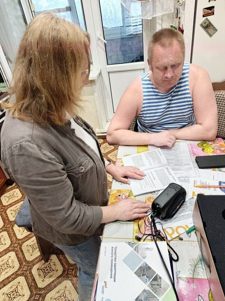 Ветерану СВО из Псковской области вручили устройство для ориентации в пространстве