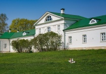 В Тульской области вот уже более 10 лет подряд продолжается реконструкция исторического памятника, музея-усадьбы писателя Льва Толстого «Ясная Поляна», на эти работы за все эти годы потратили около 3 млрд рублей