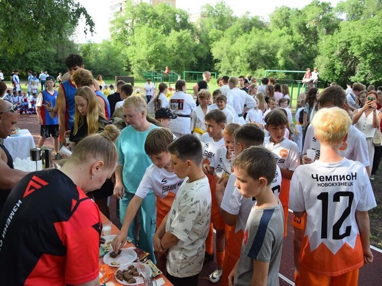 В Новокузнецке благодаря инициативным горожанам появилась новая спортивная площадка