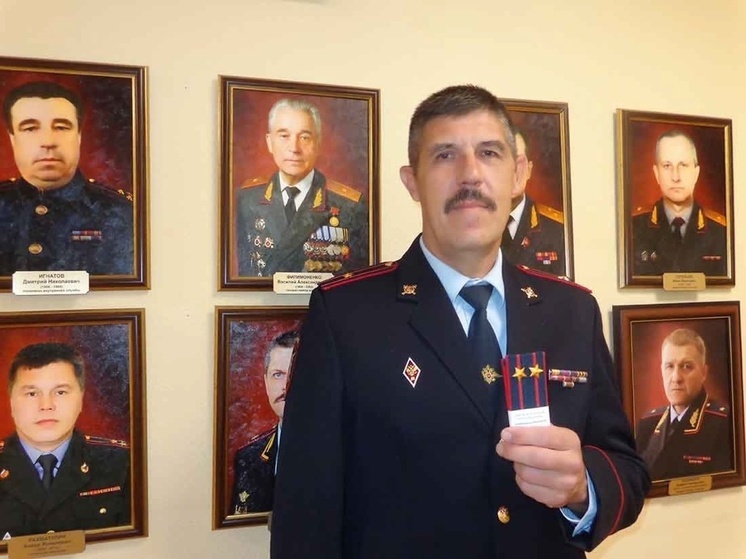 Полицейскому с 30-летним стажем присвоено звание подполковника в Новгородской области