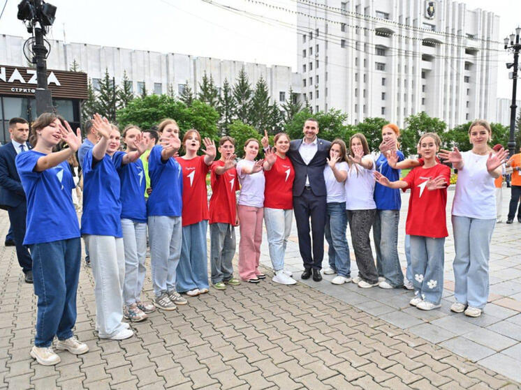 Дмитрий Демешин поздравил хабаровчан с Днем молодежи