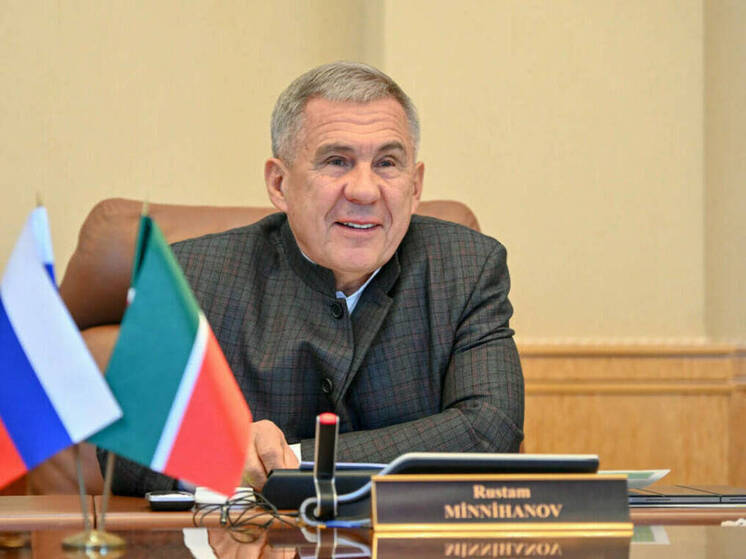 Минниханов поздравил татарстанцев с Днем молодежи