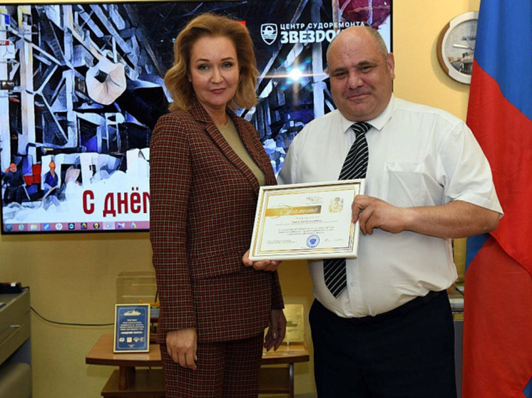 В канун профессионального праздника награждение заводчан состоялось в музее истории и трудовой славы центра судоремонта «Звездочка»