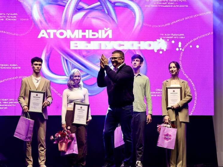 Порядка 2 тысяч южноуральских выпускников претендуют на медали