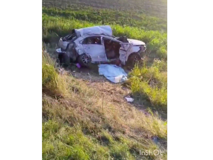В ДТП с грузовиком в Усть-Лабинском районе погибли 4 человека