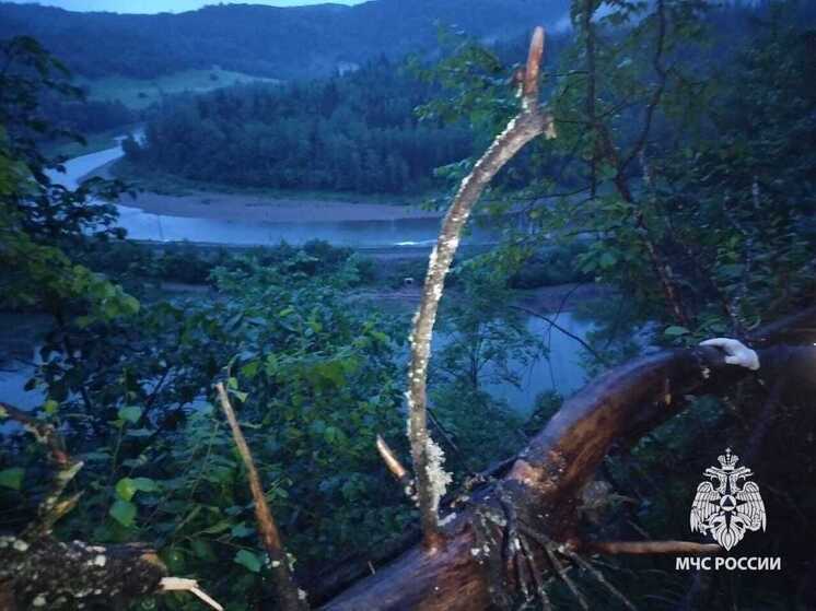 В Башкирии молодой человек сорвался со скалы