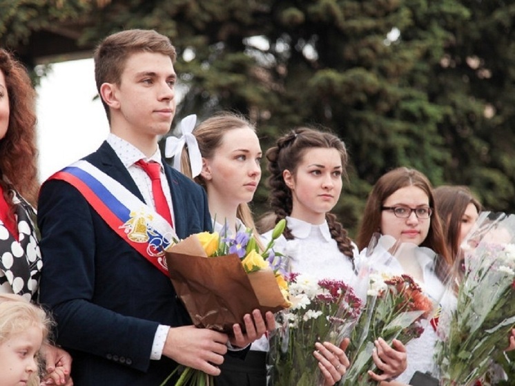 Алексей Эрк и Илья Беспалов поздравили выпускников Тулы с окончанием школы
