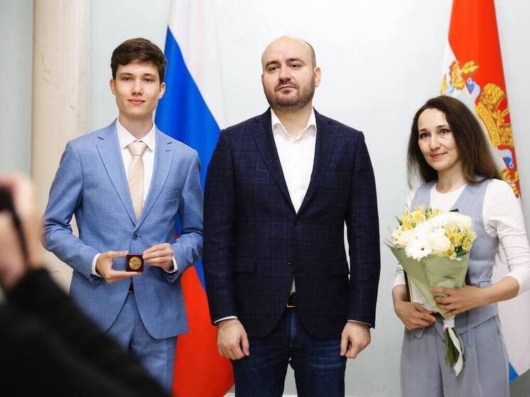 Губернатор Вячеслав Федорищев поздравил молодежь Самарской области с ее праздником