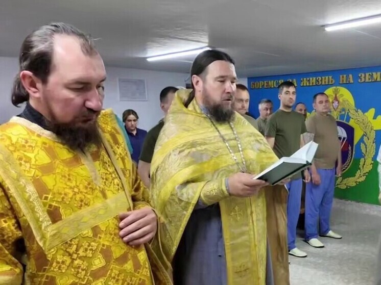 В Херсонской области раненным бойцам в медотряд ВДВ доставили святыню