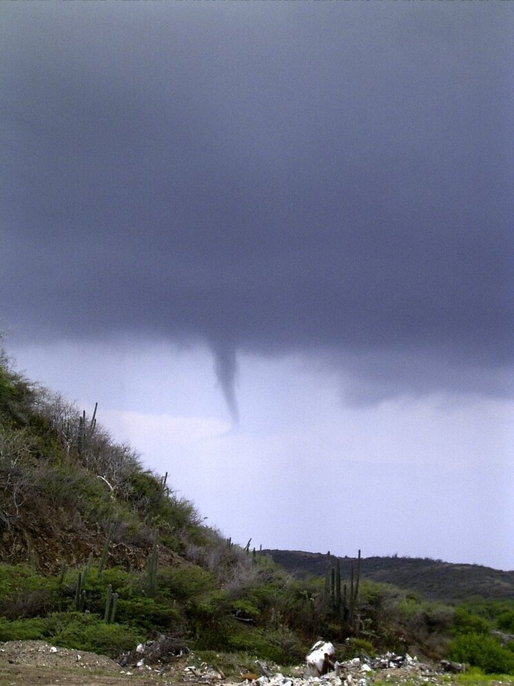 В акваториях Сочи и Сириуса возможны смерчи