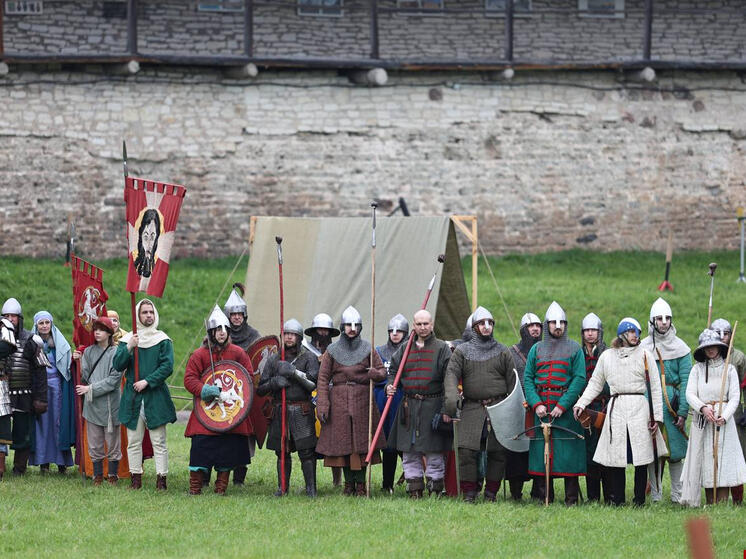 Первые показательные бои начались на главном ристалище