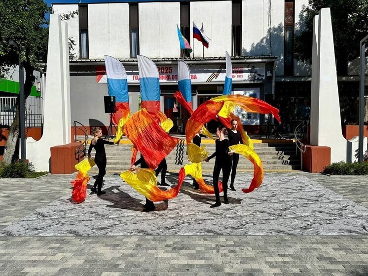 Жители Адлерского района Сочи празднуют День молодёжи