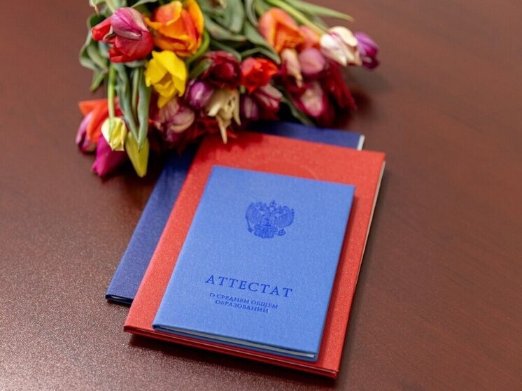Глава Крыма поздравил выпускников школ с окончанием учебы