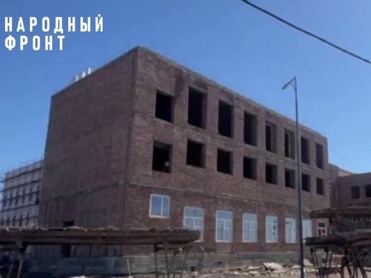В Белом Яре остановили стройку школы за 1,5 миллиарда рублей