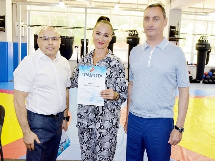 Депутат ЗСК Виктор Тепляков посетил торжественное собрание в спортивной школе №16 в Сочи