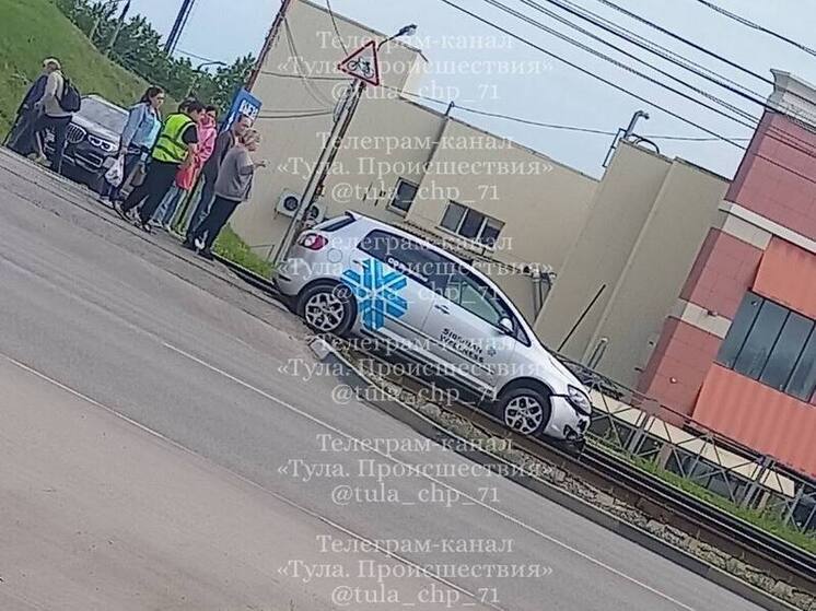 В Туле в ДТП на трамвайных путях могла пострадать женщина