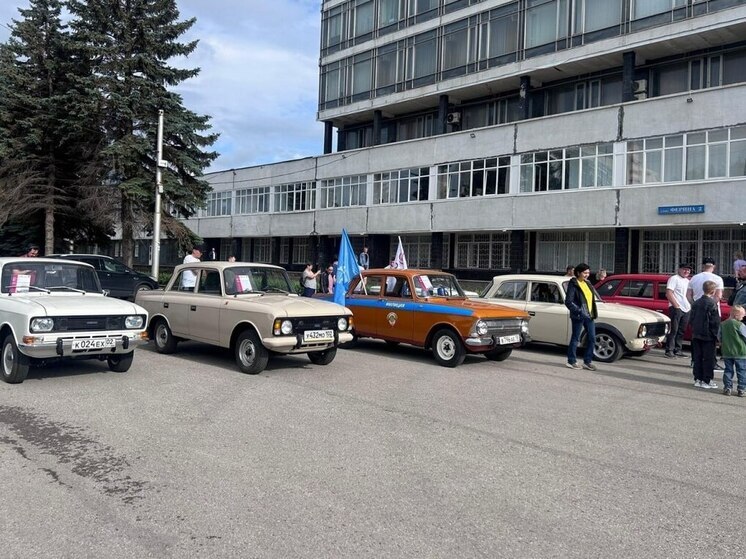В Уфе прошел автопробег ретроавтомобилей
