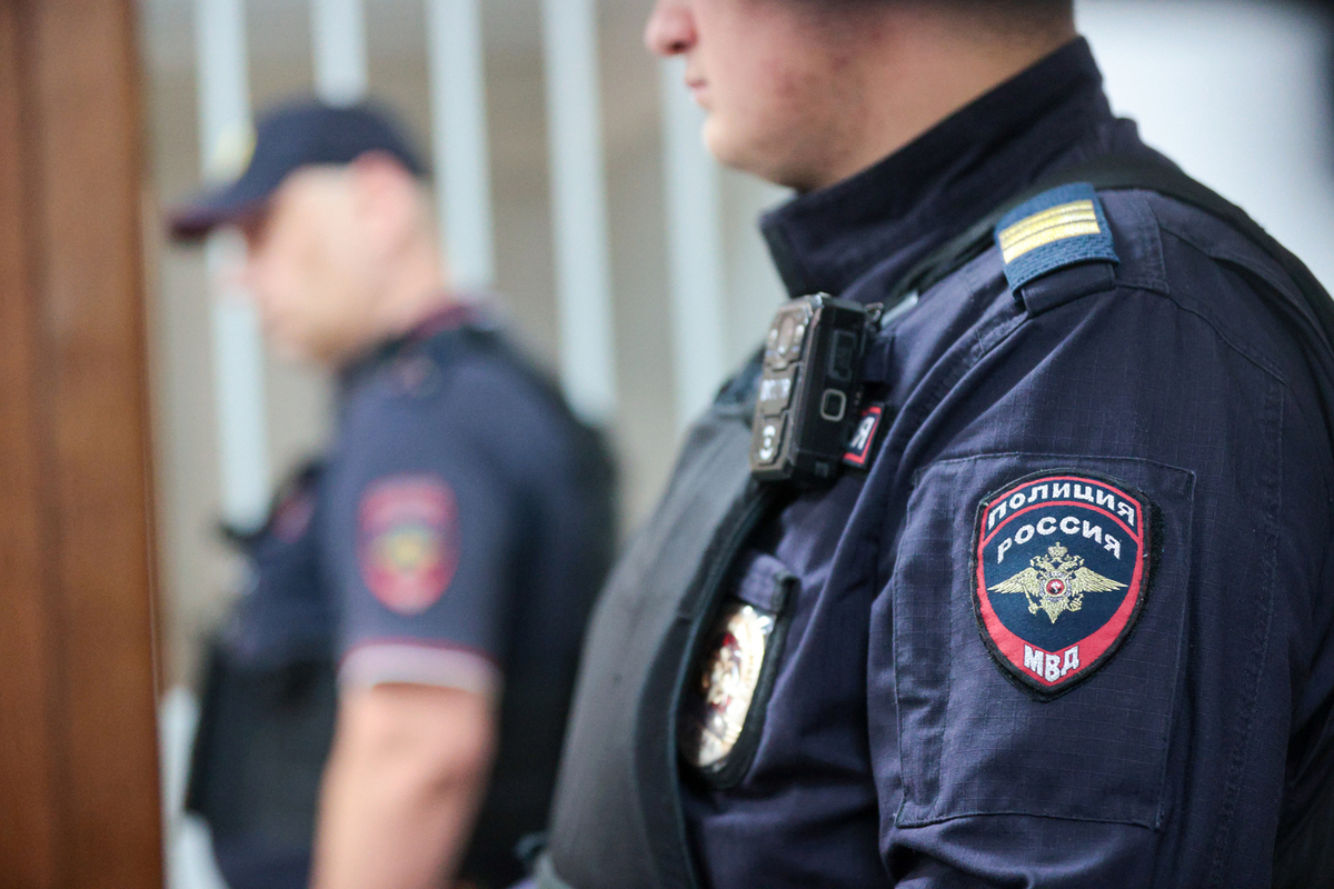 Появились кадры из ТЦ в Подмосковье, где дети на автобусе врезались в витрину
