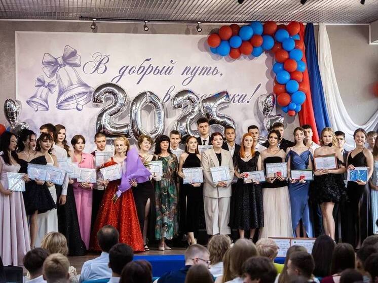 Запорожский губернатор поздравил выпускников