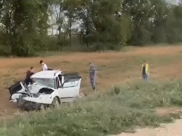 В Волгоградской области при столкновении легковых автомобилей погибли двое