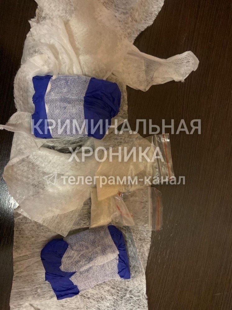 В Махачкале задержали наркосбытчицу с крупной партией мефедрона