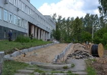 Работы по благоустройству прилегающей к больнице территории ведутся на площади 87 тыс