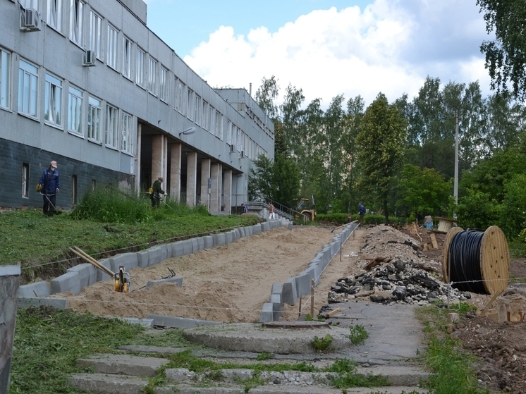 Возле ГКБ-1 появится большая парковка