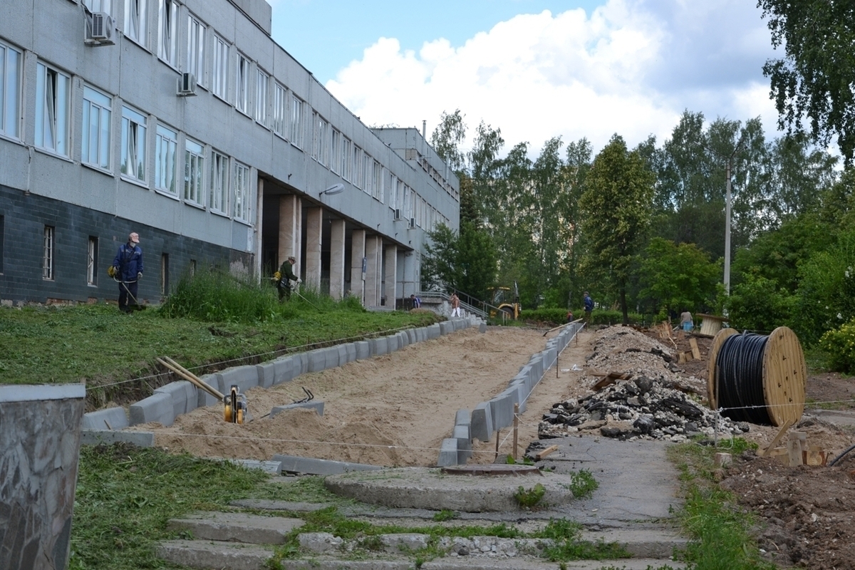 Возле ГКБ-1 появится большая парковка