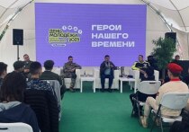В год 80-летия Победы организаторы празднования Дня молодёжи в Чебоксарах решили показать молодым людям, что героизм имеет место не только в военных подвигах, но и в обычных трудовых буднях