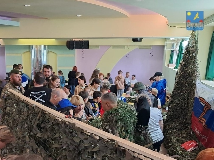 Сегодня, 28 июня, в Пустомерже состоялся семейно-патриотический праздник «Армейские сборы», посвященный поддержке военнослужащих, участвующих в СВО, и их семей. В празднике приняли участие спортивные клубы и общественные организации Кингисеппского района, а также волонтеры из Кингисеппа и Ивангорода, подготовившие насыщенную программу для всех возрастов. Об этом сообщили в пресс-службе администрации района.