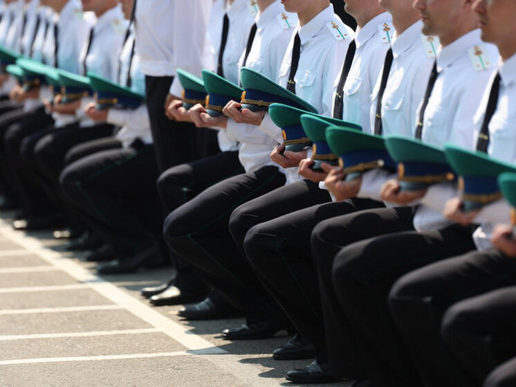 Дмитрий Демешин поздравил выпускников пограничного института ФСБ России