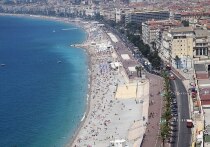 Франция вводит запрет на курение на пляжах и в парках в качестве шага к "поколению, свободному от табака". Согласно новым правилам, любой, кто закурит сигарету на пляже или в общественном парке с воскресенья, будет нарушать закон