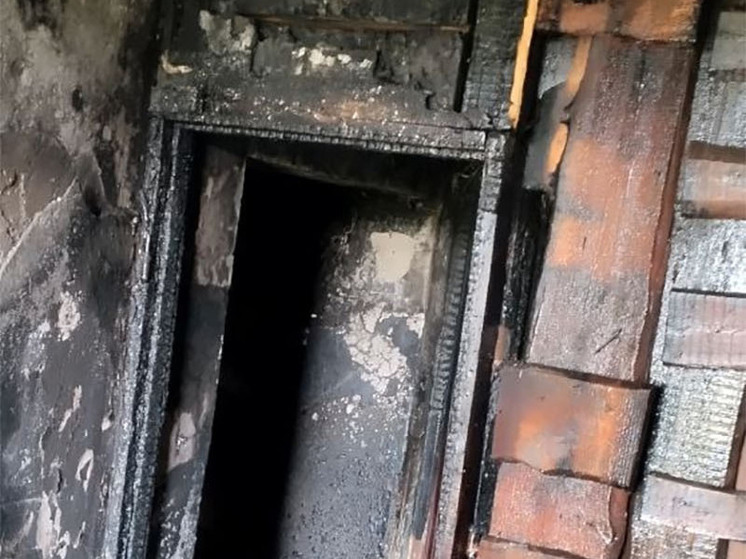 В Молочном загорелась квартира в двухэтажном доме на улице Рыбников