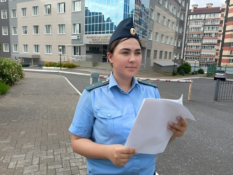 В Чебоксарах принудительно навели порядок в захламлённой квартире пожилой пары