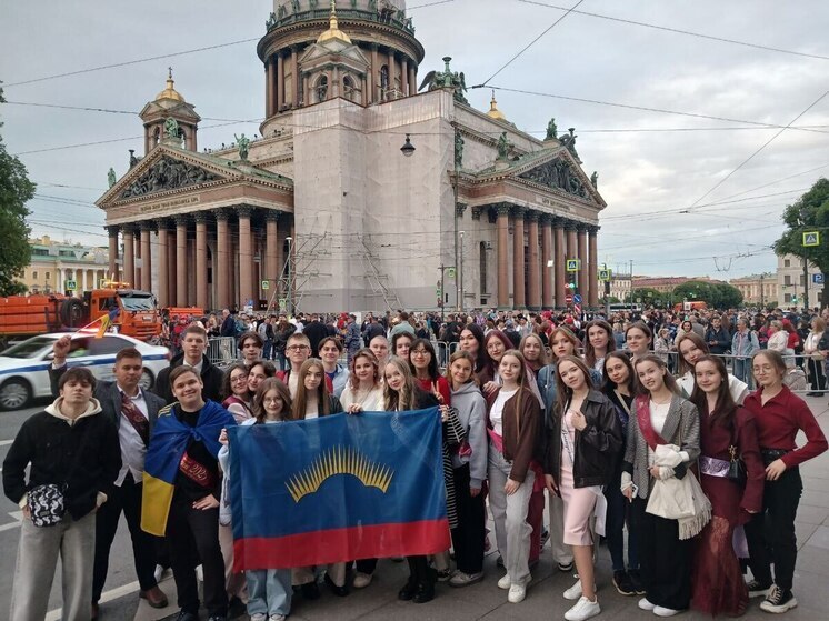 Мурманские выпускники увидели «Алые паруса» в Санкт-Петербурге