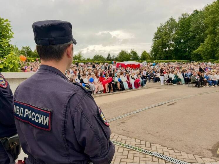 Великолукские полицейские поддерживали правопорядок во время празднования «Бригантины 2025»