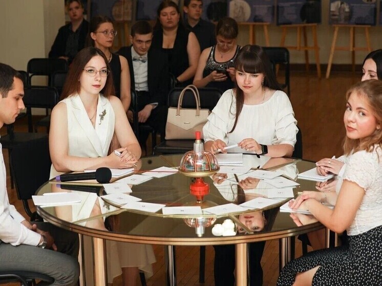 Знатоки двух республик Донбасса сразились в интеллектуальной игре