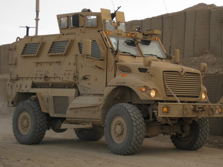 Подрыв броневика Maxx Pro помог российским военным отбить атаку ВСУ