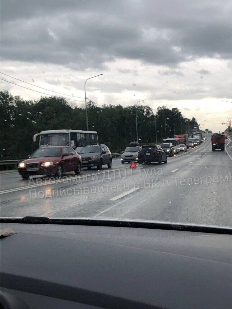 Haval остался без колеса после ДТП с Subaru на М-2 под Тулой