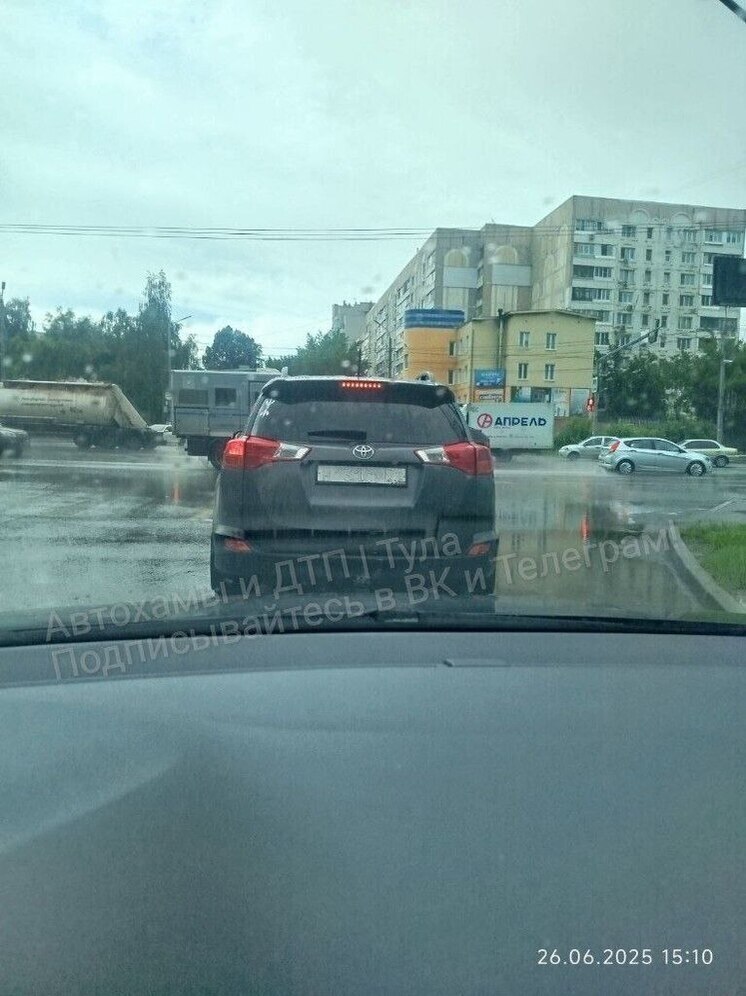 Тулякам в соцмедиа показали "Тойоту" с "белыми" номерами