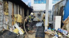 В Тамбове огонь уничтожил два торговых павильона на рынке