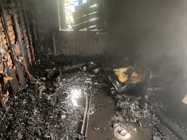 Мурманские пожарные потушили пожар в нежилом доме