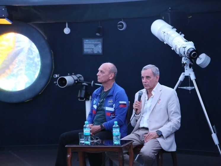 В Уфе летчики рассказали о прыжке со стратосферы