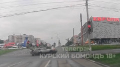 В Курске лихач на ВАЗе устроил жесткое ДТП, проехав на красный свет