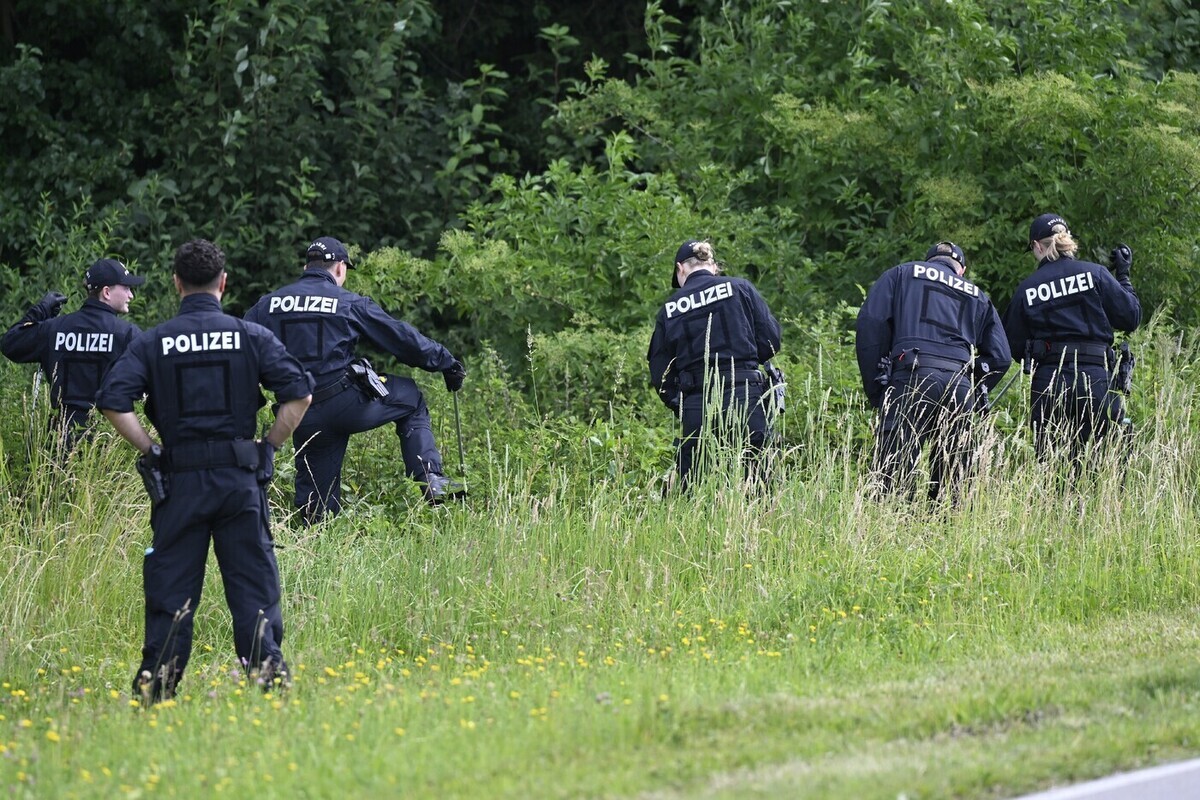 В Германии женщина и ребенок найдены мертвыми на лесной тропе