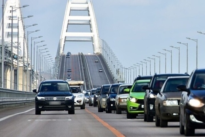 Очереди на подходах к Крымскому мосту сократились до 209 машин